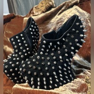 Vintage Black Spiked Heel-less booties